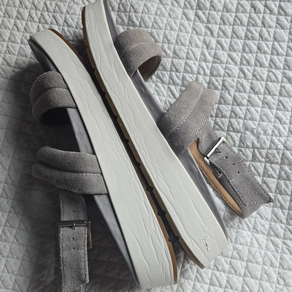 Ugg Lynden Suede Platform Shoes - Picture 7 of 12